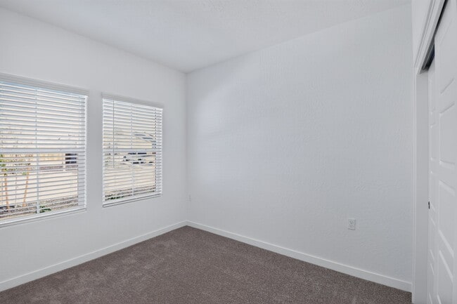 Building Photo - 3338 N Contessa Ave