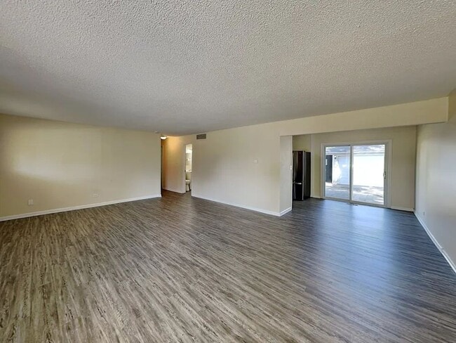 Foto del edificio - 201 Fairwood Dr