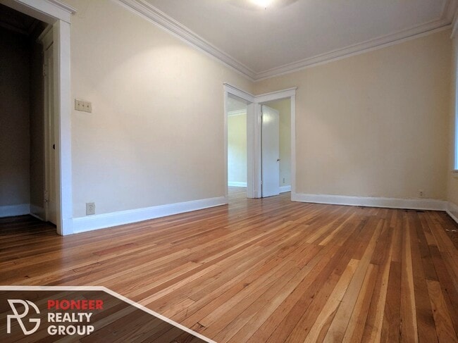 Building Photo - 4423 N Wolcott Ave