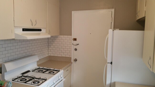 Building Photo - 300 Cherry Hill Dr