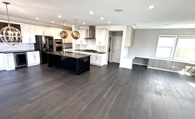 Foto del edificio - Spacious 3 Bdrm Detached Home Located Cent...