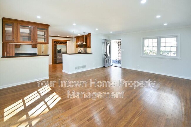 Foto del edificio - 317 Eureka Dr NE