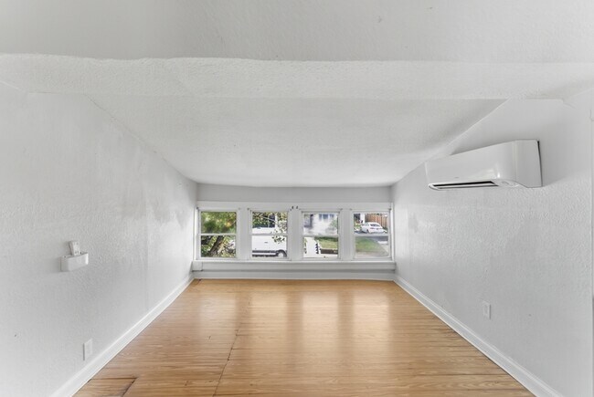 Foto del edificio - 2927 Dempster St NE