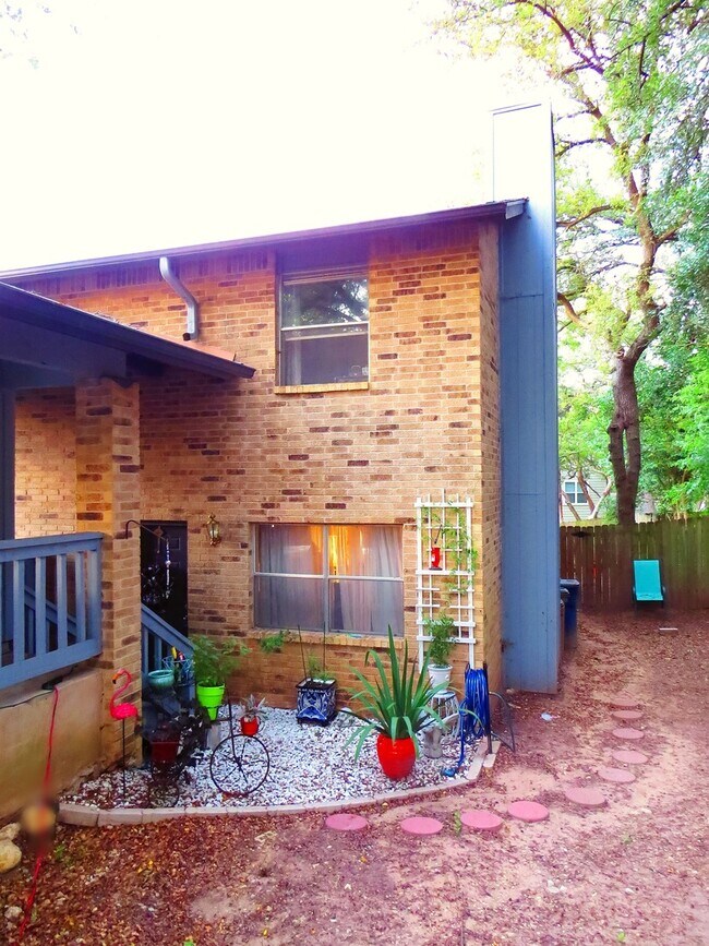 Foto del edificio - Andrews Properties3 (3310 Dunliegh Dr)
