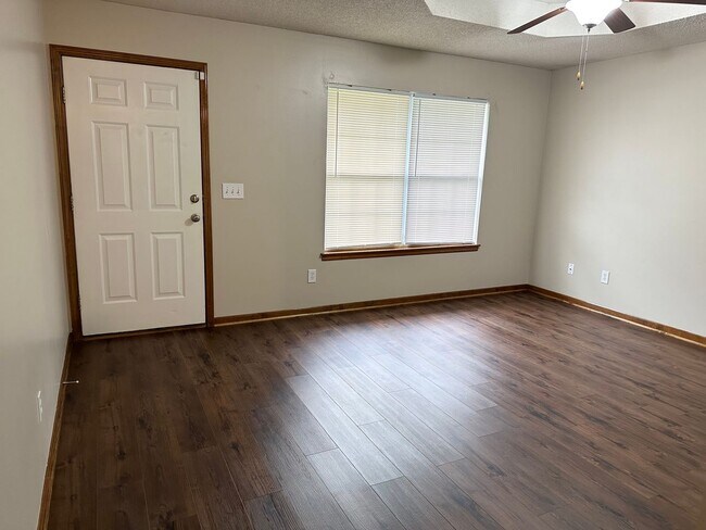 Foto del edificio - 2 Bed Single Level Duplex in Blue Springs