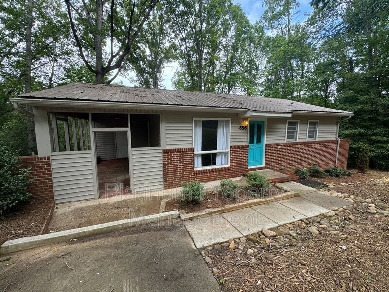 Photo - 656 North Chestatee St