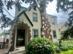 Building Photo - 740 Arlington Ave E