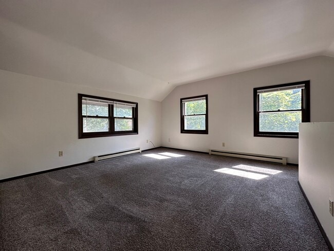 Building Photo - 822 3rd St