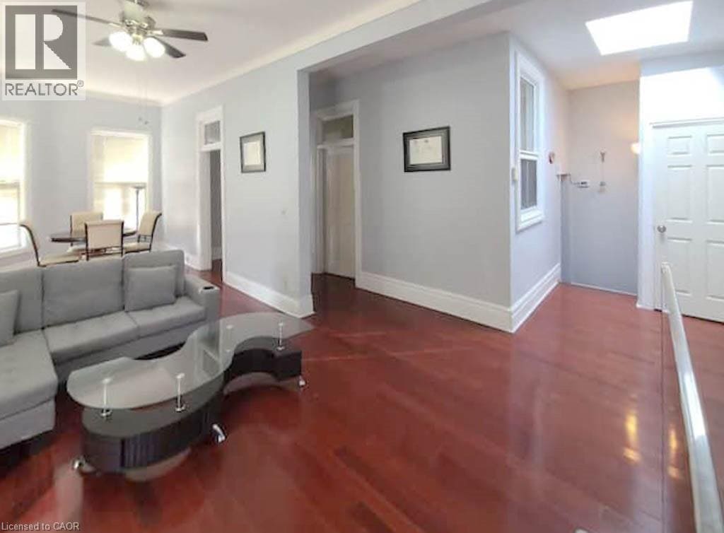 Photo principale - 83 Walnut St S