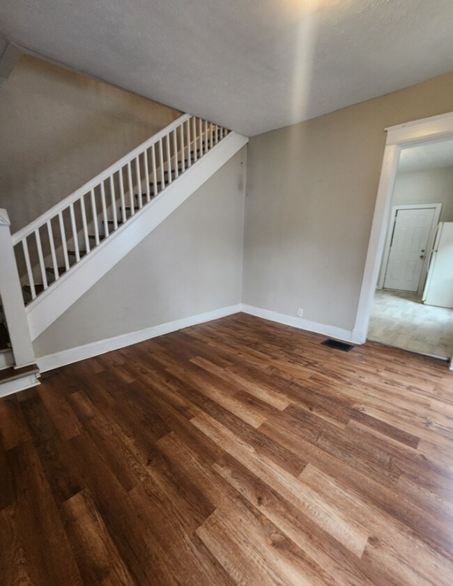 Building Photo - Westside Spacious Three Bedroom Two Story Duplex Near 25th and Capital