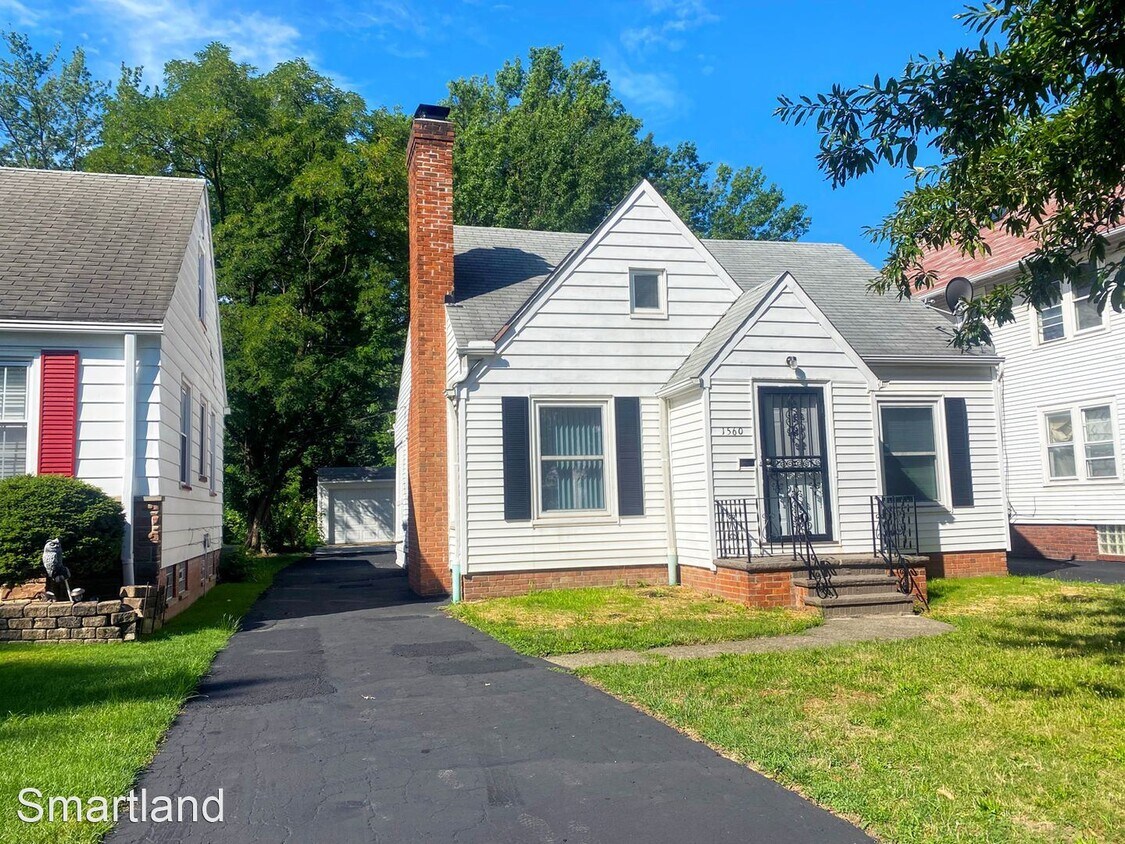 3 br, 1.5 bath House 1560 E. 195th Street House Rental in Euclid