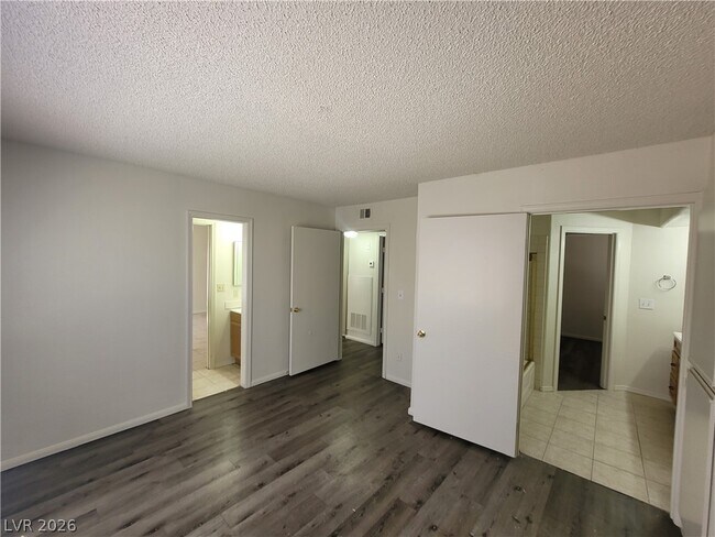 Foto del edificio - 1608 N Torrey Pines Dr