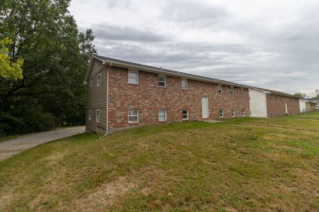Foto del edificio - 2 bedroom - Upper level of Fourplex