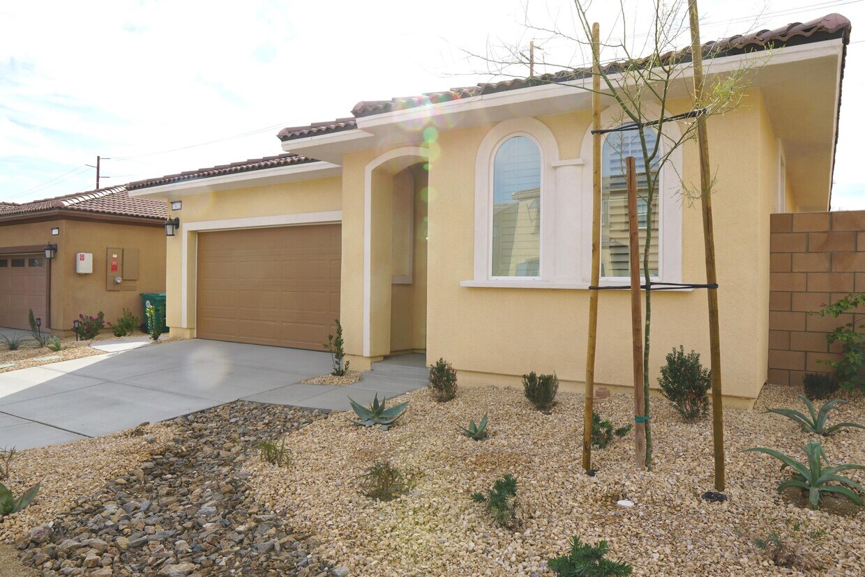 Primary Photo - 73621 Travers St