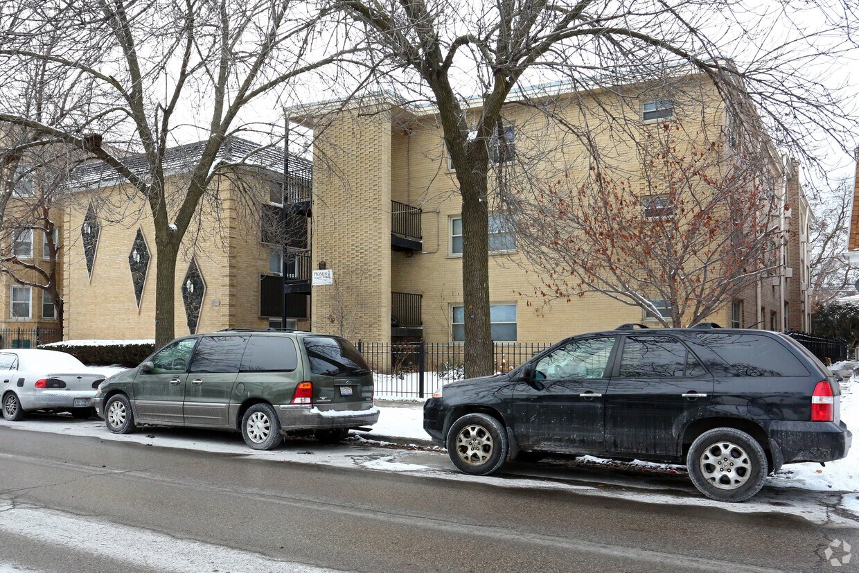 Foto del edificio - 1922 W Pratt Blvd