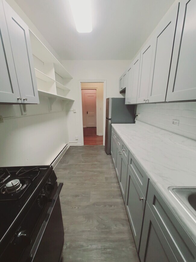 Building Photo - 104 Woodside Green