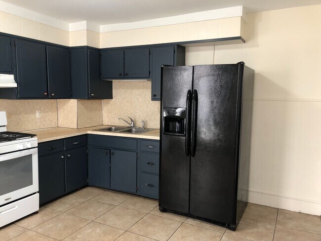 Foto del edificio - Great Home! Spacious and Updated! Wood Flooring! New Window! Eat-in-Kitchen! Yard!