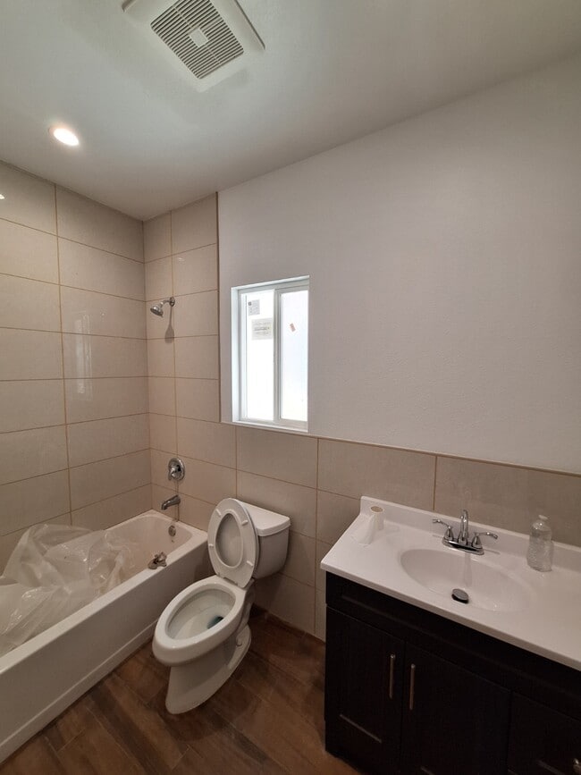 Foto del edificio - 14306 Osborne St