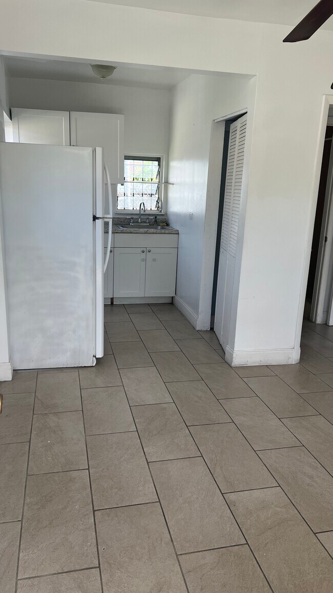 Foto del edificio - 5727 SW 5th Ter