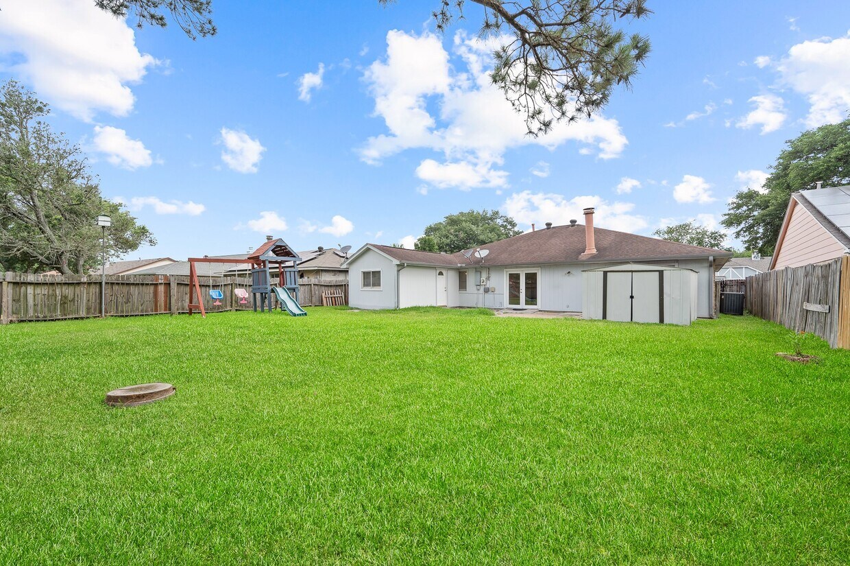 Building Photo - 20027 Crazy Horse Cir