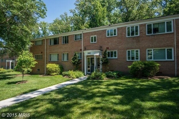 Foto principal - Hardwood floors! 1 Bed 1 Bath at Parkside Condominium; Utilities Included in Rent