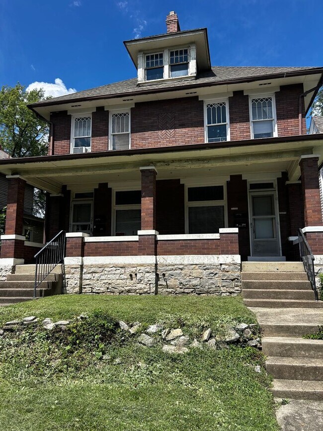 Foto del edificio - 396-398-398 Wyandotte Ave