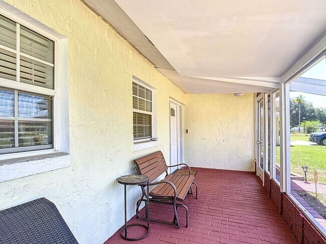 Building Photo - 3 Bedroom Home in Poinciana