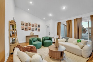 Building Photo - 5805 Silver Creek Valley Pl