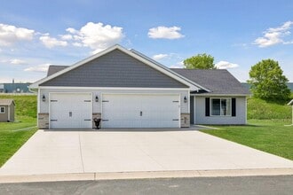 Building Photo - 720 Deer Trail NE