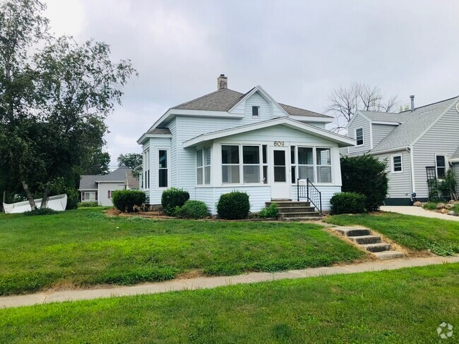 Building Photo - 609 Blackhawk St