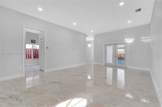 Building Photo - 14130 SW 160th Ct