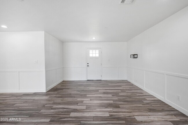 Foto del edificio - 2037 N 71st St