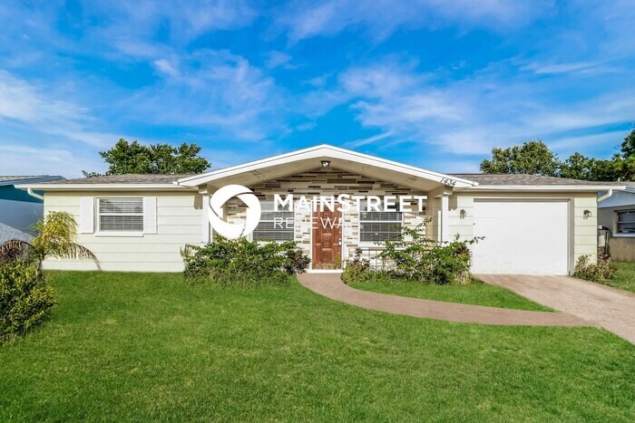 Foto principal - 3 Bedroom Pet-Friendly Home in Holiday, FL...