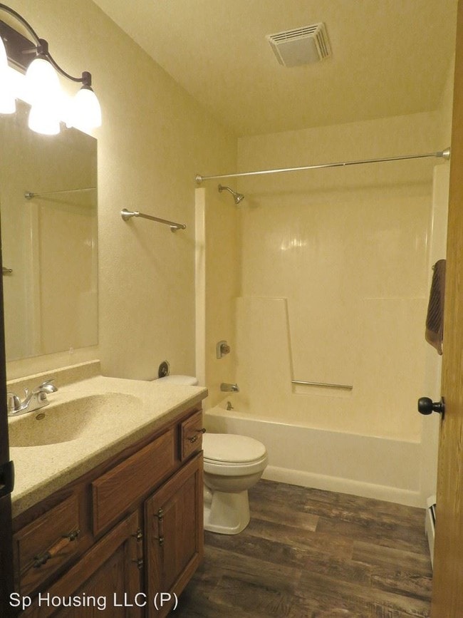 Building Photo - 4501 Pine Ridge Dr