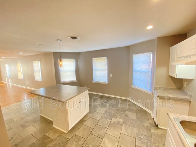 Building Photo - 646 Looney Ave