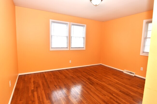 Foto del edificio - 5566 Walker Rd