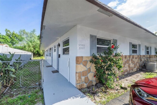 Building Photo - 5305 NW 18th St