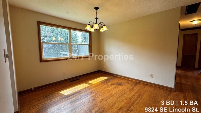 Foto del edificio - Vibrant 3BD | 1.5BA Home w/ Yard - SE Portland