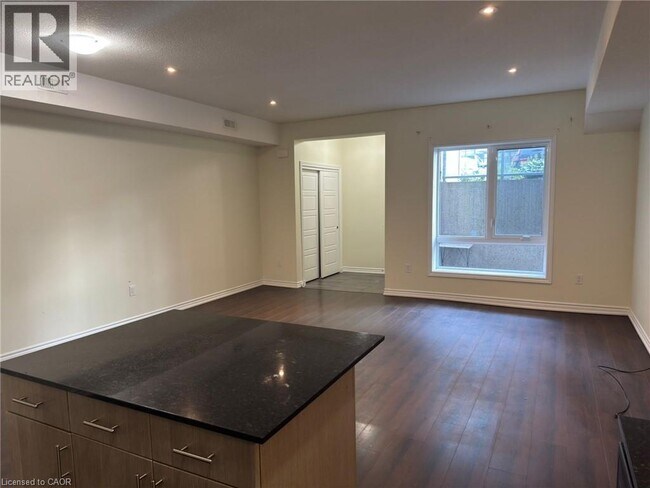 Photo du bâtiment - 1430 Highland Rd W