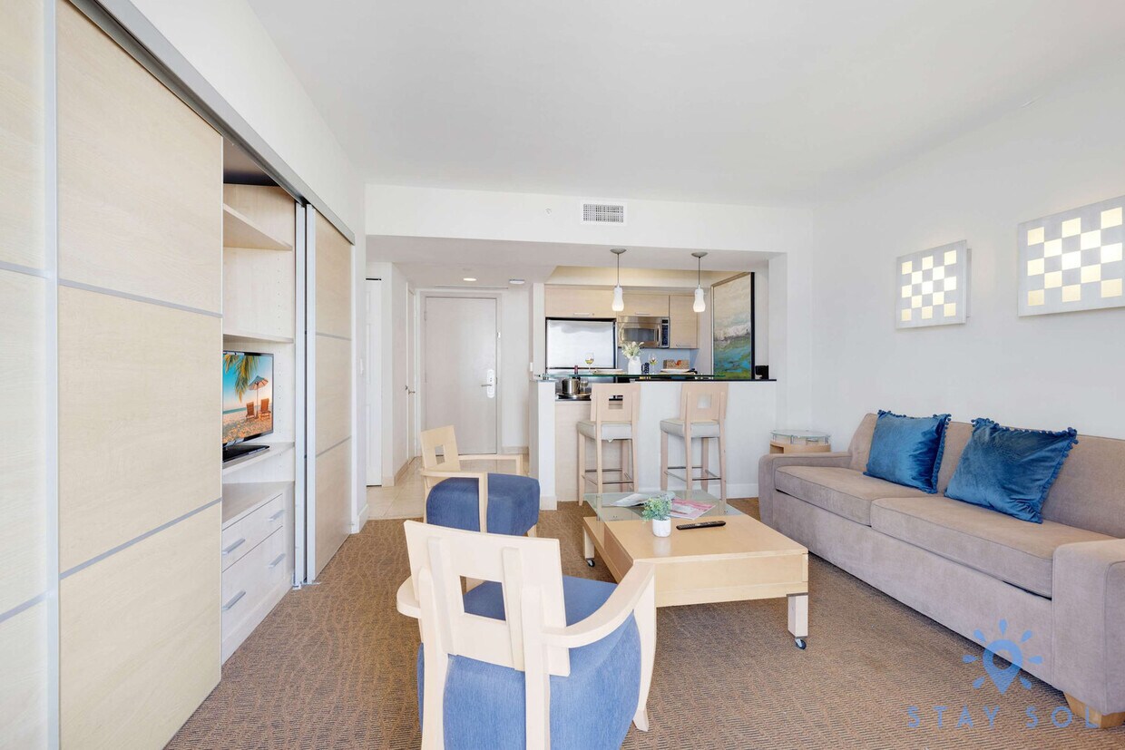 Foto principal - 18683 Collins Ave