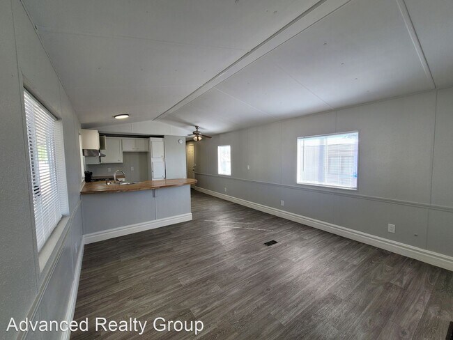 Building Photo - 2 br, 2 bath House - 3208 E Carey Avenue