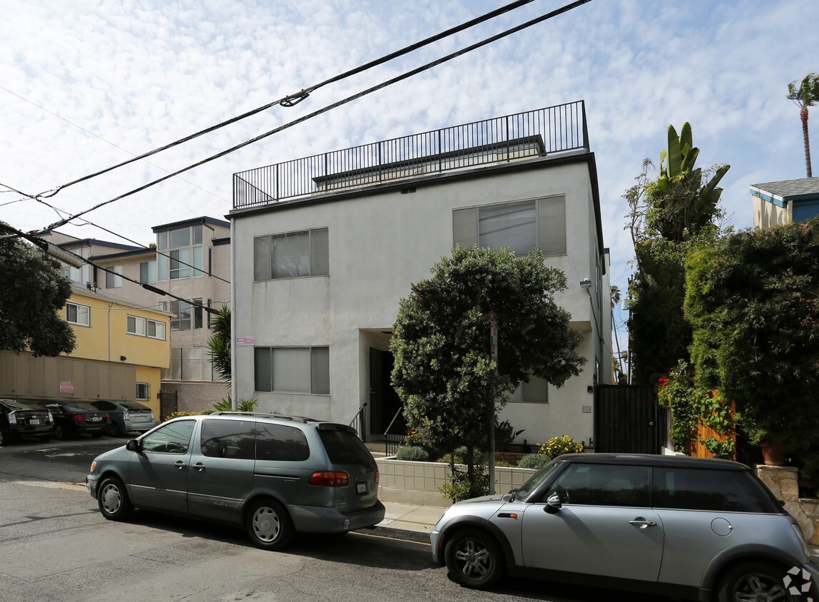 Building Photo - 117 Strand St