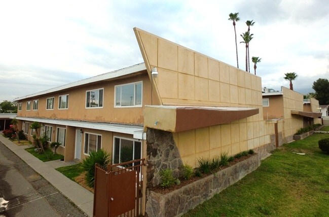 Golden North View - 2312-2336 N Golden Ave