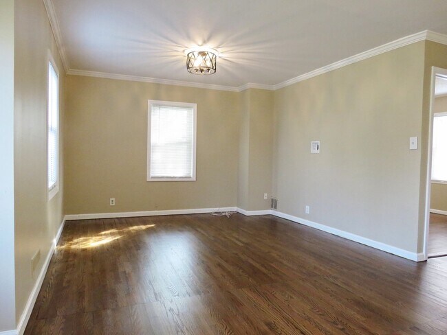 Building Photo - Spacious 4 Bedroom For Rent