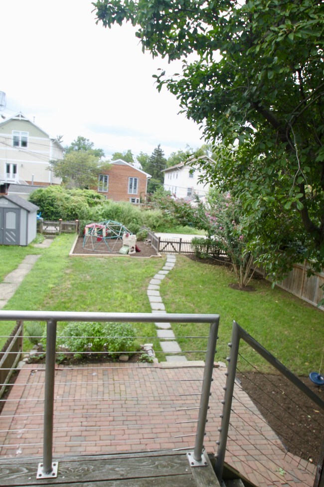 Foto del edificio - 322 E Mason Ave