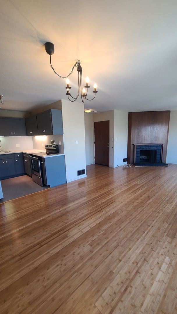 Building Photo - Full of natural light condo in Potrero Hill. Gustavo Lopez AMSI