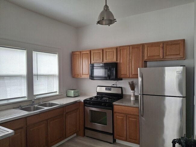 Unit 1- Studio - Castle Property Services