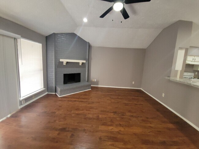 Foto del edificio - Beautiful spacious home available for rent !