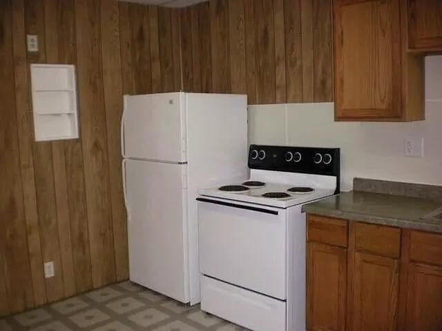 Building Photo - 502 S Walnut Ave