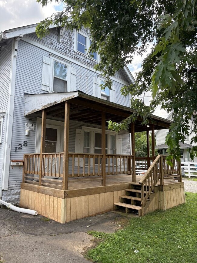 Building Photo - 3 Bedroom 1 Bath 2 Story Home
